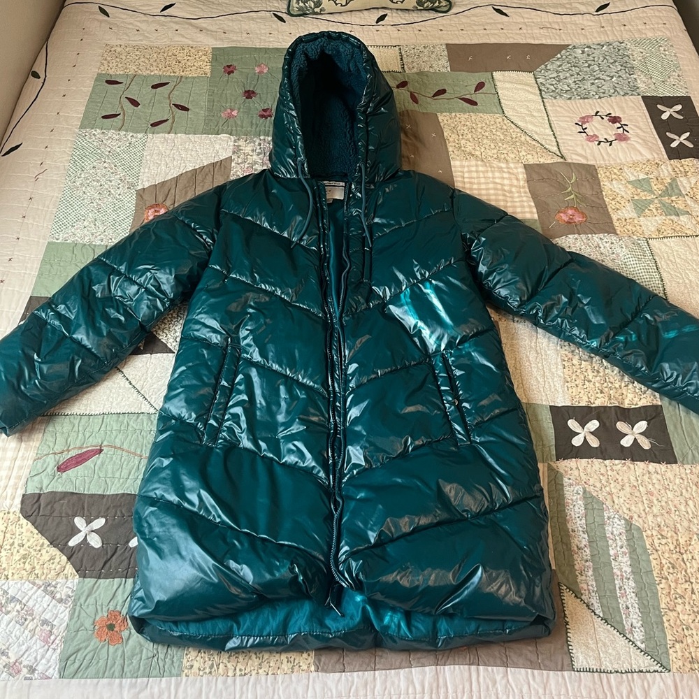 Women’s teal puffer parka

Clean and like new

Very warm
